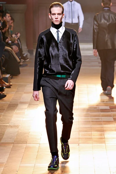 Look 8